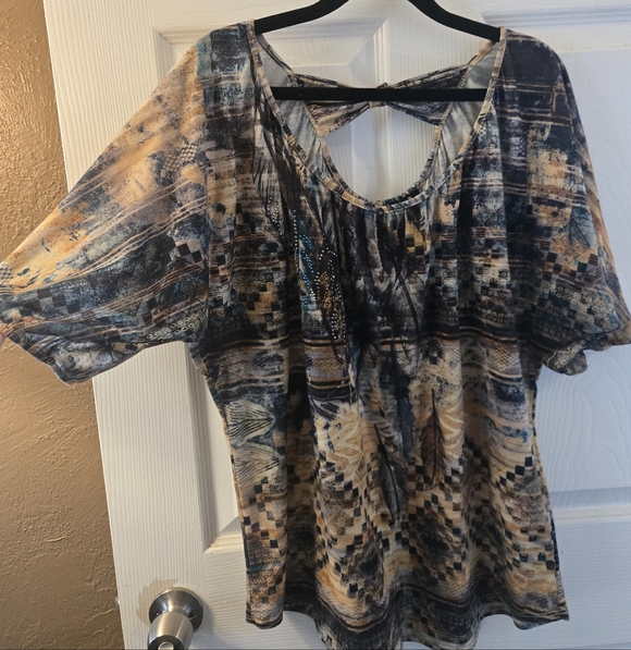 Women's Top - Picture 4 of 9